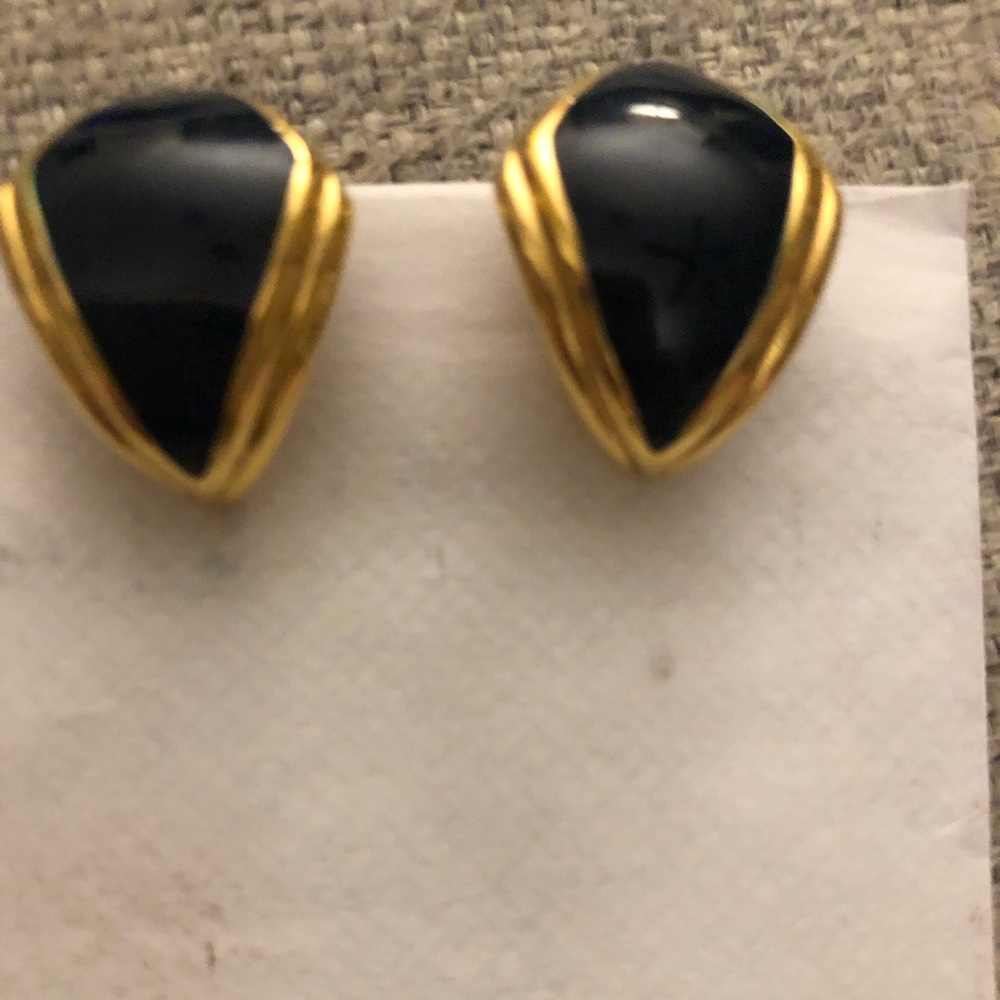 2 pair of vintage earrings. Used but in excellent condition.